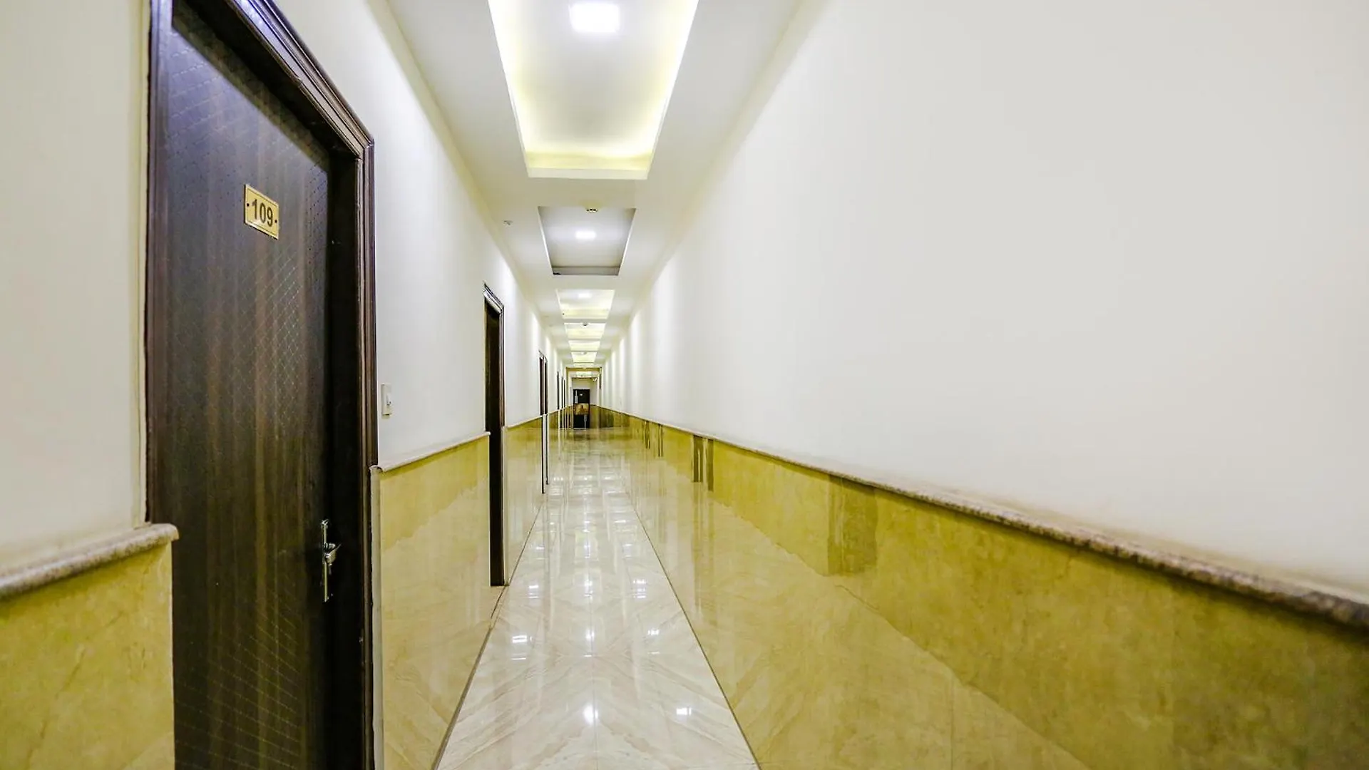 Hotel Fabhotel The Kiara Near Igi Delhi Airport New Delhi